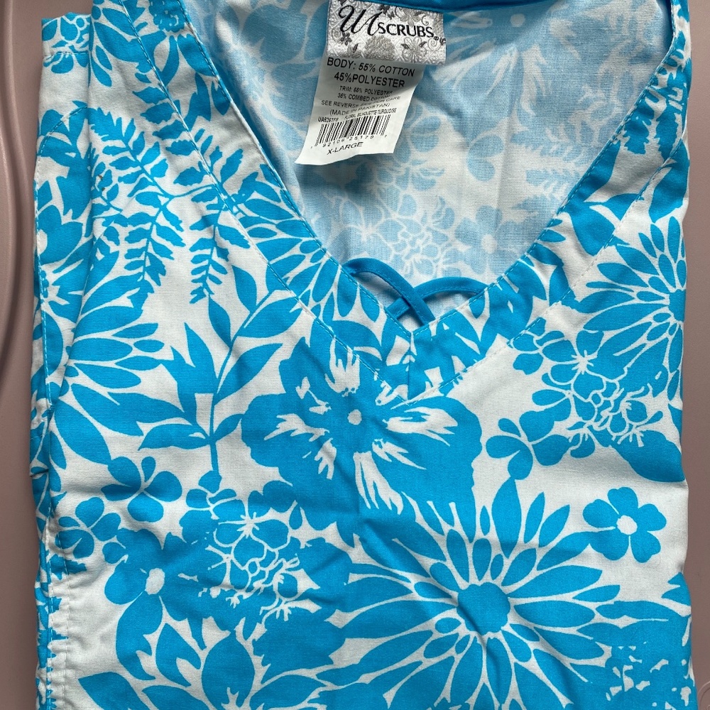 Uniform Advantage Scrub Top